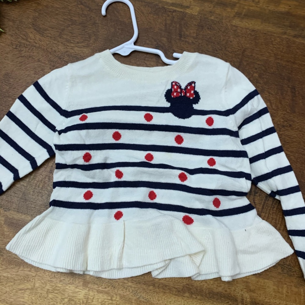 Gap sweater